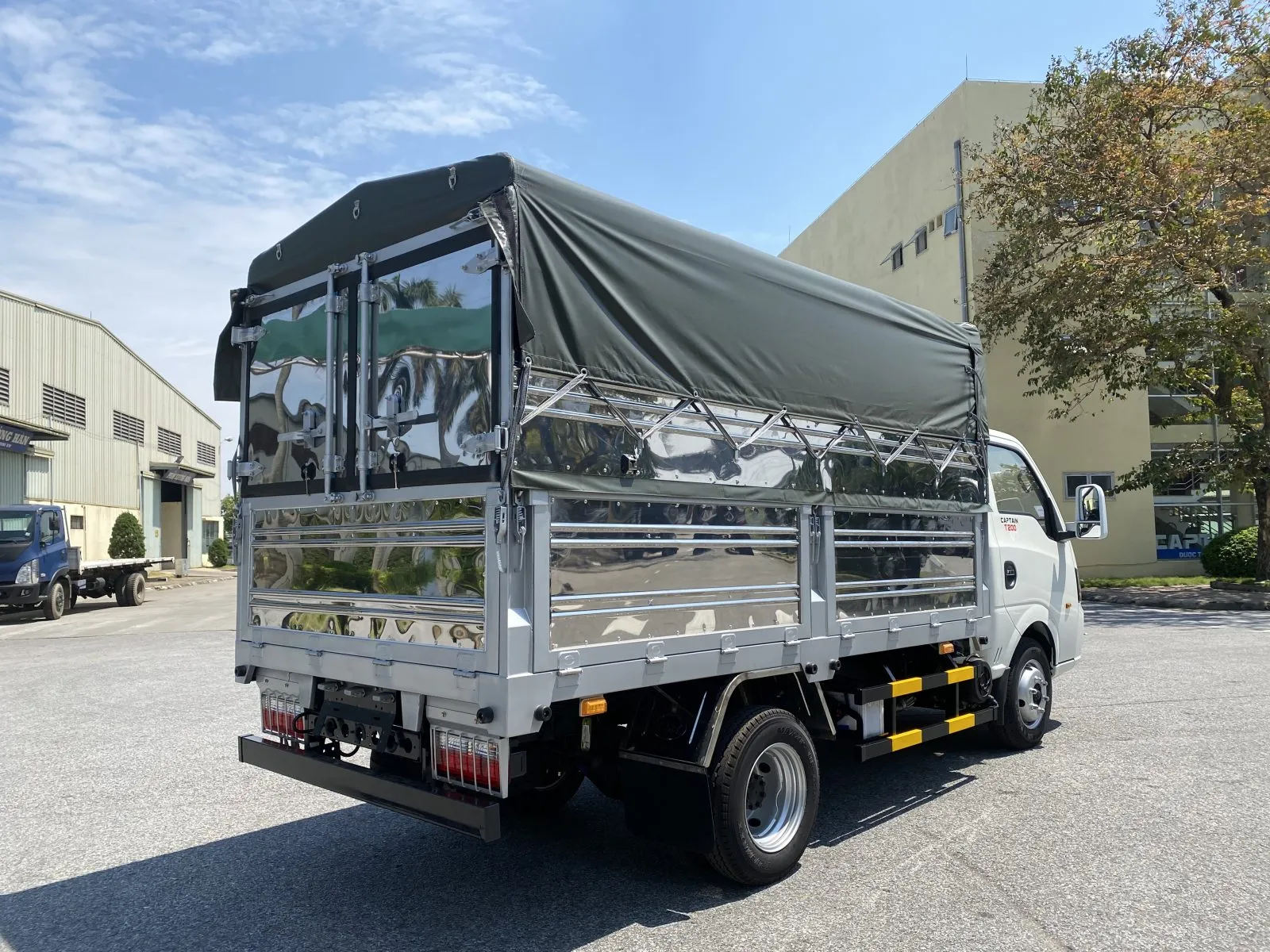 Xe tải nhẹ Dongfeng 2 tấn thiết kế gọn gàng, khả năng vận hành linh hoạt.