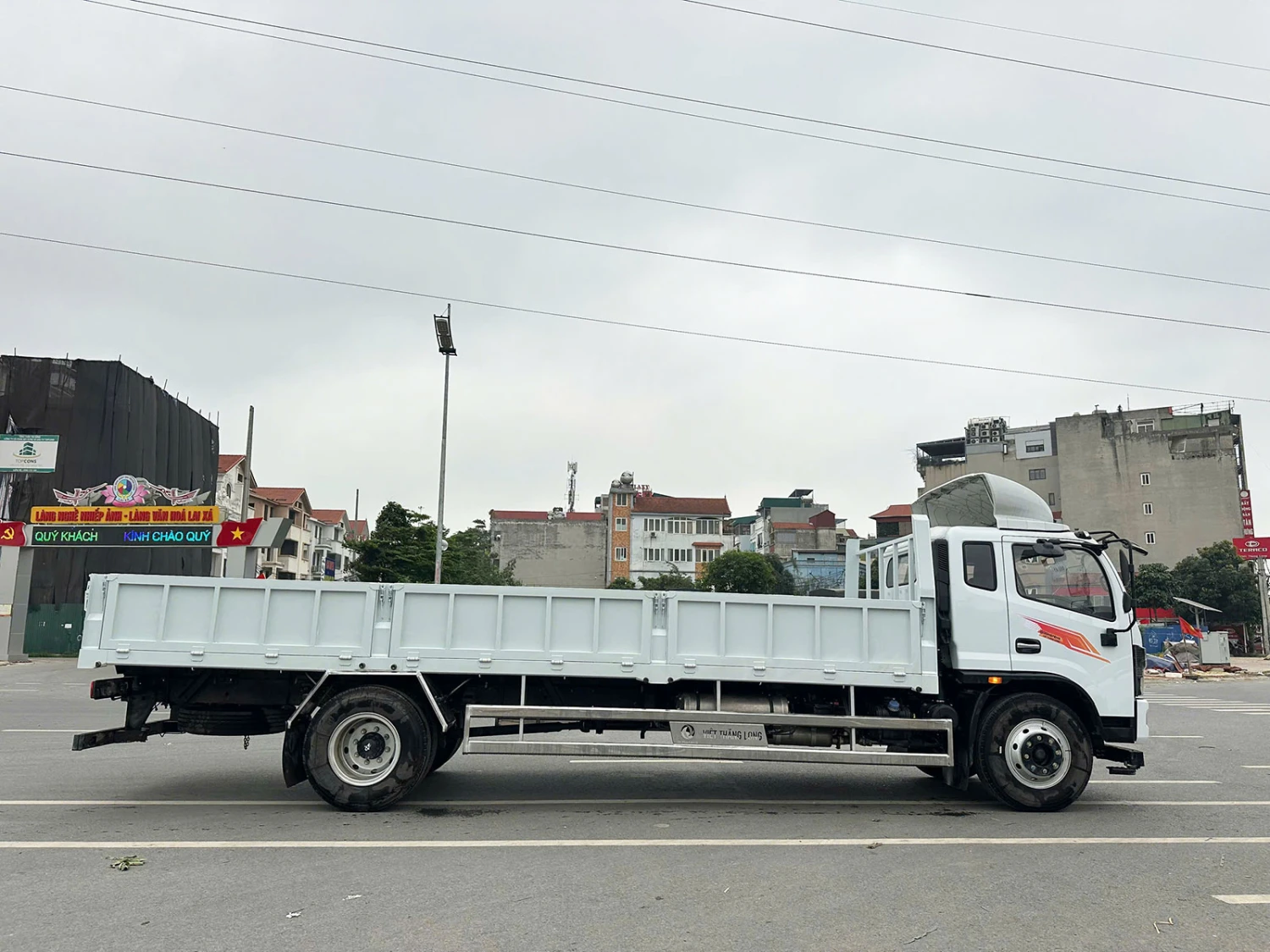 Dongfeng D8 thùng lửng