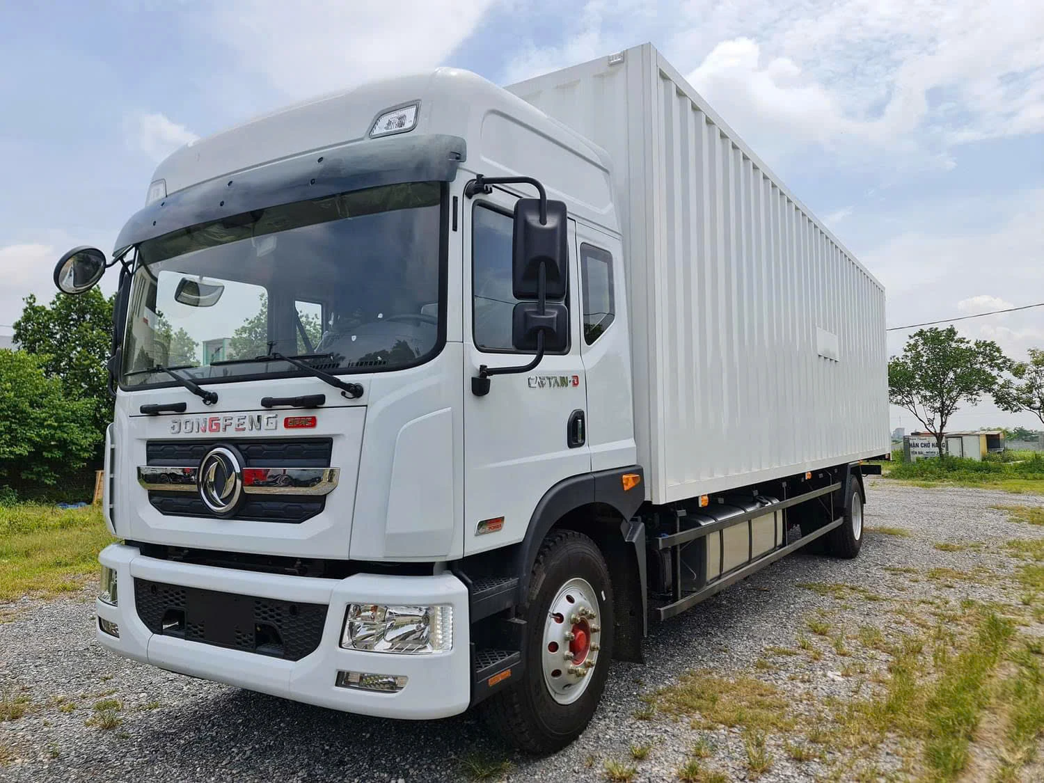 Dongfeng D12 thùng kín container